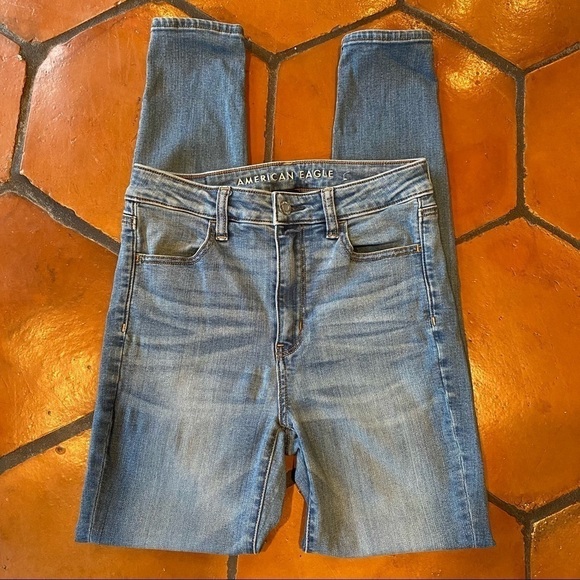American Eagle Jeans Super Hi Rise Jegging Women's Size 4 Reg Distressed Stretch - Picture 1 of 7